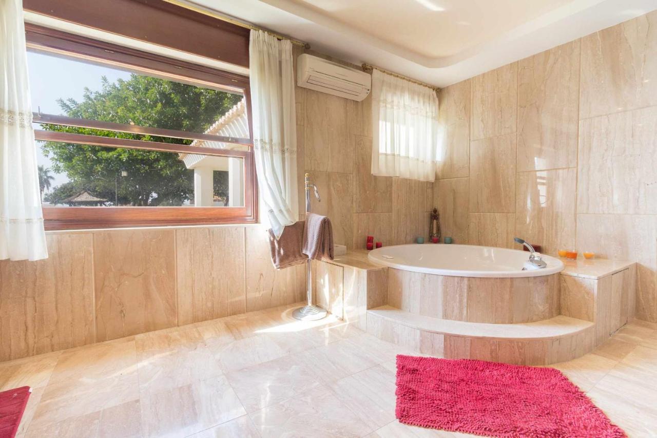 Castle Beach House Luxury Beachfront Villa Málaga Esterno foto