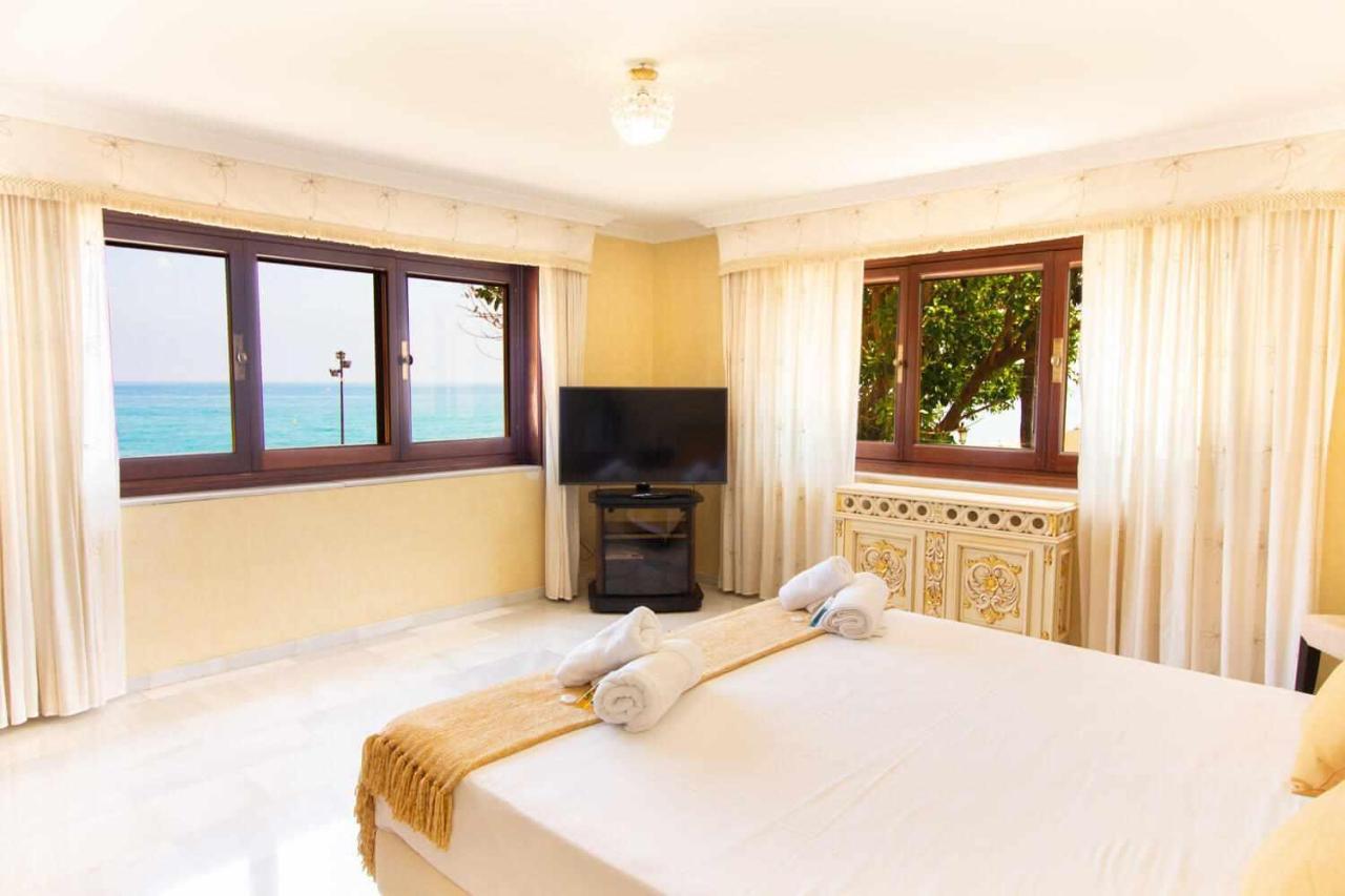 Castle Beach House Luxury Beachfront Villa Málaga Esterno foto
