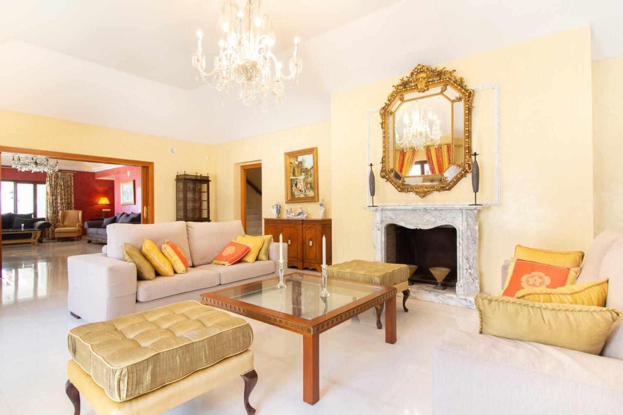Castle Beach House Luxury Beachfront Villa Málaga Esterno foto