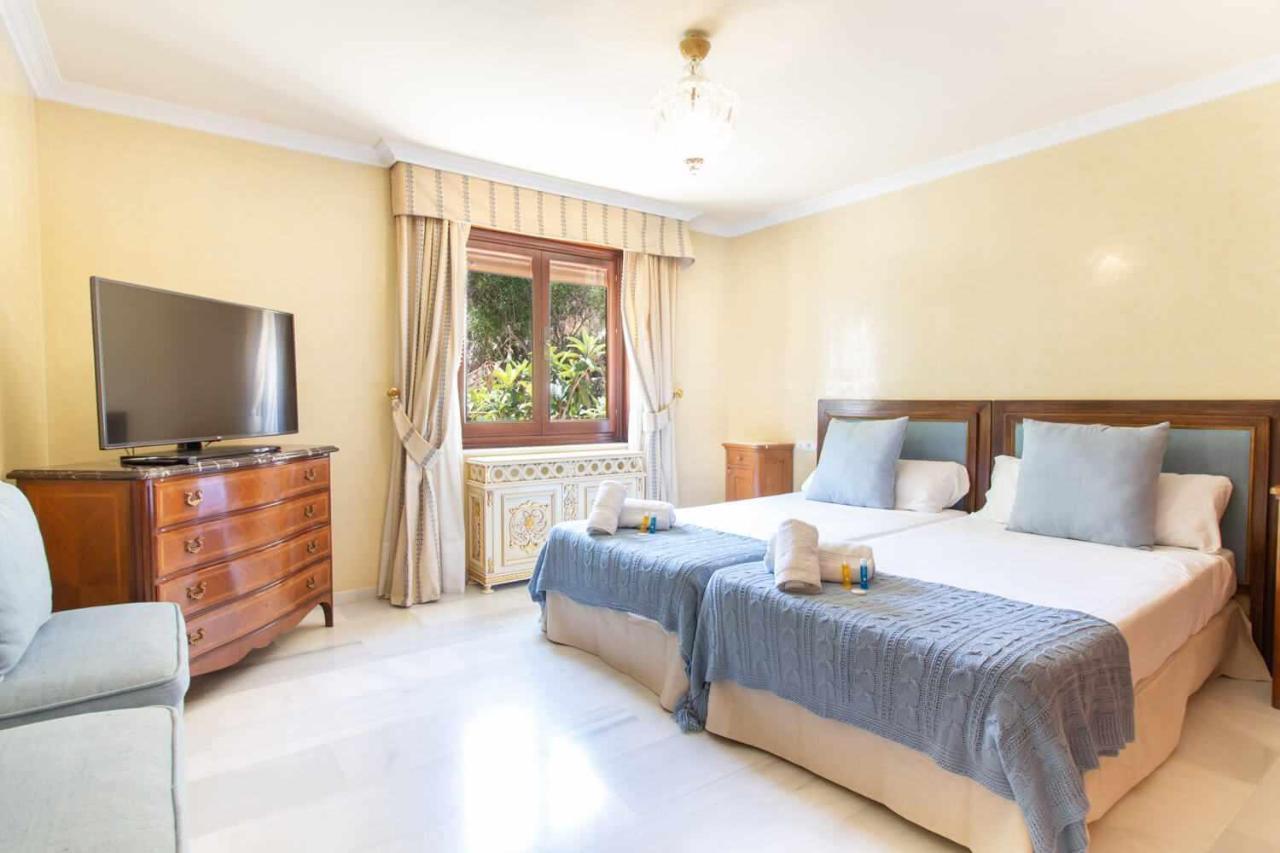 Castle Beach House Luxury Beachfront Villa Málaga Esterno foto