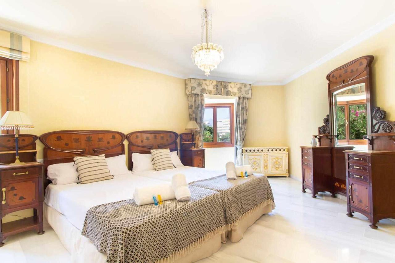 Castle Beach House Luxury Beachfront Villa Málaga Esterno foto