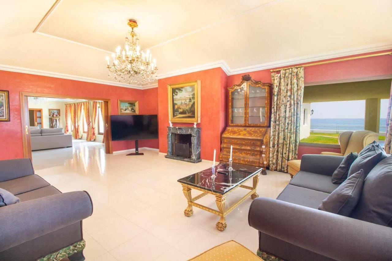 Castle Beach House Luxury Beachfront Villa Málaga Esterno foto