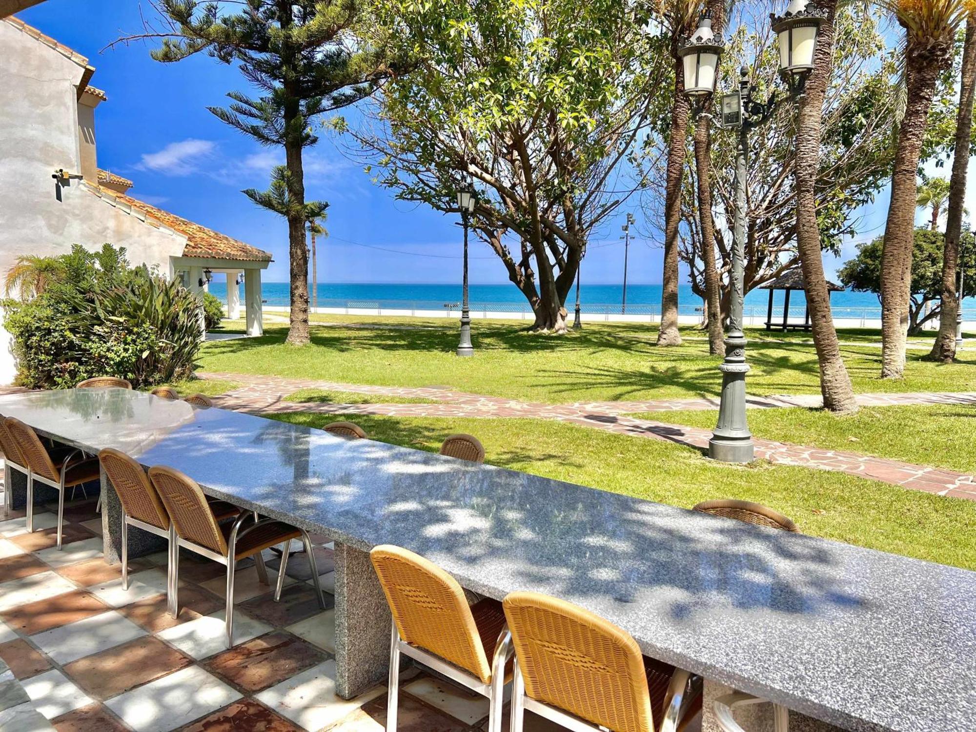 Castle Beach House Luxury Beachfront Villa Málaga Esterno foto