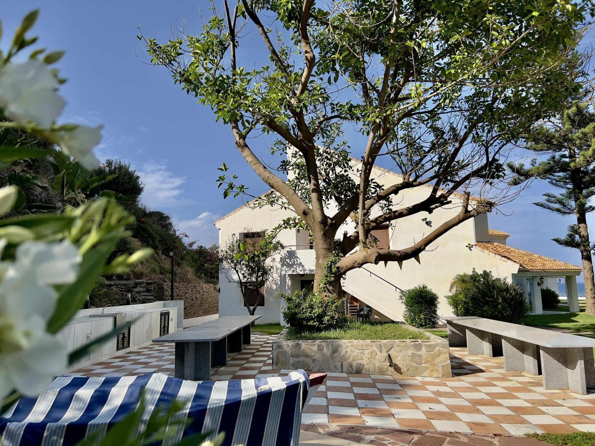 Castle Beach House Luxury Beachfront Villa Málaga Esterno foto